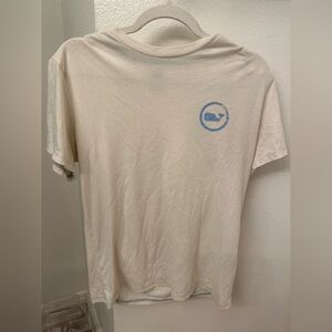 Vineyard Vines Men's Off-White Tee with Blue Emblem